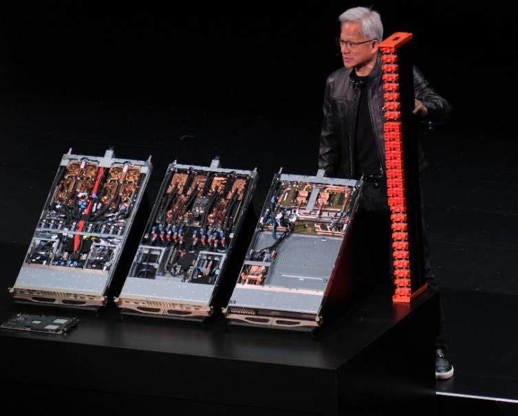 英偉達(dá)發(fā)布“史上最快交換器”NVLink 每秒傳輸7.2TB
